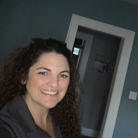 Meet your Posher, Mia - Picture 1 of 1